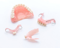 自費の入れ歯は「時間」と「素材」が最も違う